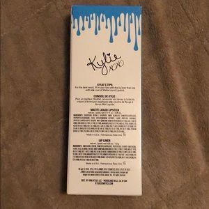 Kylie Cosmetics Makeup - Kylie matte liquid lipstick & lip liner, skylie Kylie Cosmetics Makeup - Kylie matte liquid lipstick & lip liner, skylie